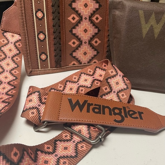 Wrangler Aztec Print Tote Bag - Brown & pink - Picture 7 of 14